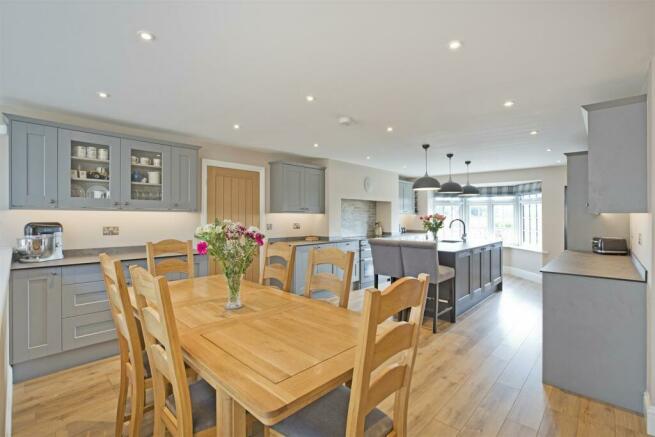 Dining area to Kitchen