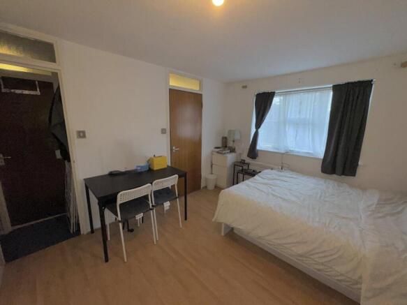 Bedroom/Living Room1