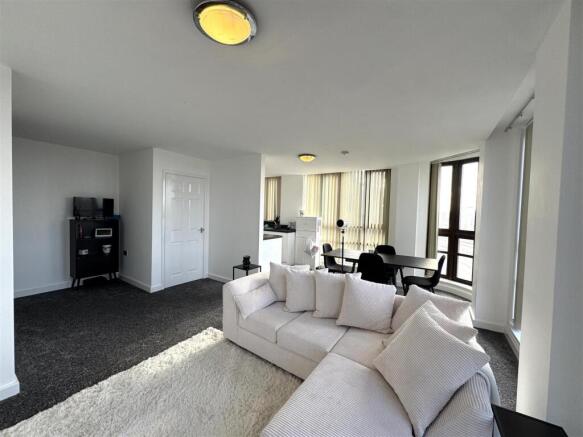Living room pic 2.jpg