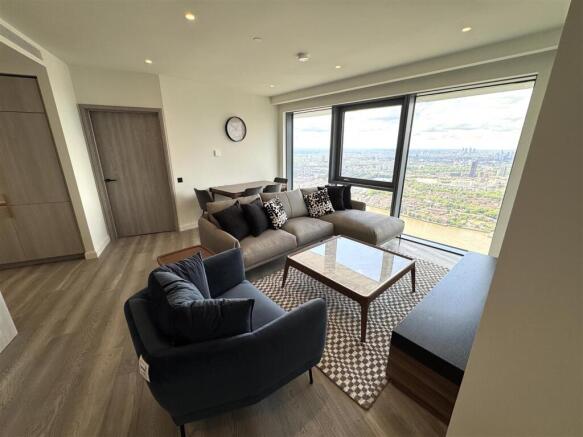 Living room pic 10.jpeg