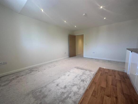 Living Room Pic 2.jpg