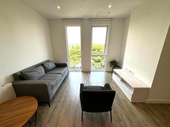 Living area pic 4.jpeg