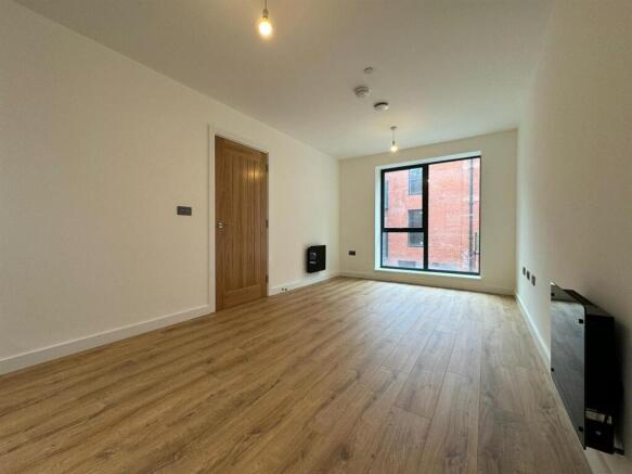 Living room pic 3.jpeg