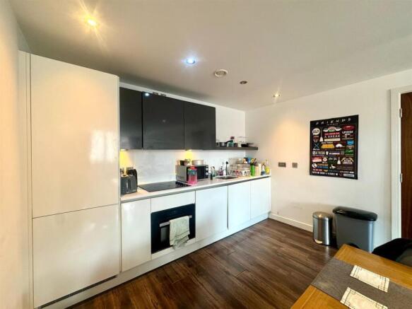 Kitchen pic 2.jpeg