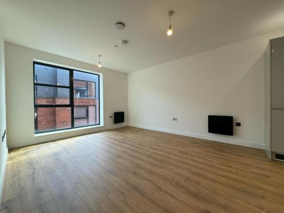 Living room pic 4.jpeg