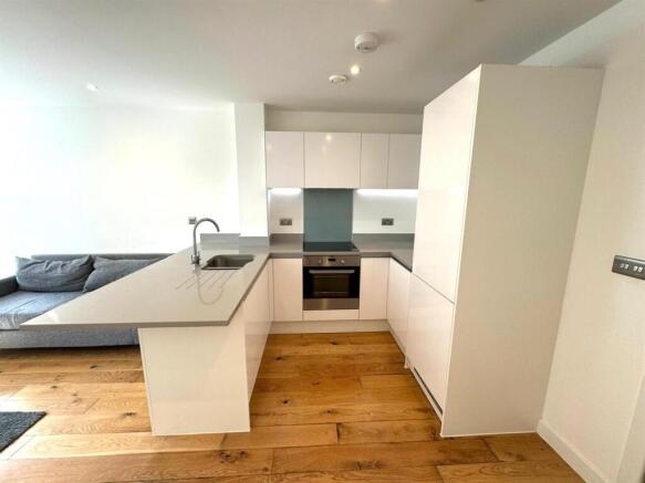 Kitchen pic 2.jpg