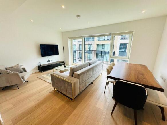 Living room pic 5.jpeg