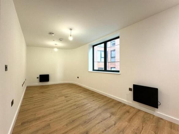 Living room pic 3.jpeg