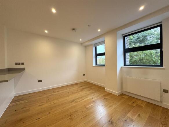 Living Room pic 5.jpeg