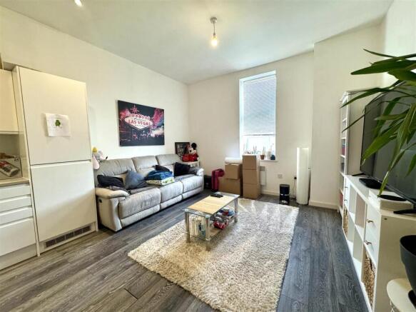 Living Room pic  4.jpeg