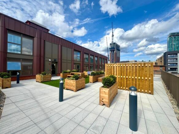 Roof terrace pic 1.jpeg