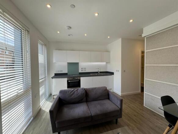 Living area pic 6.jpg