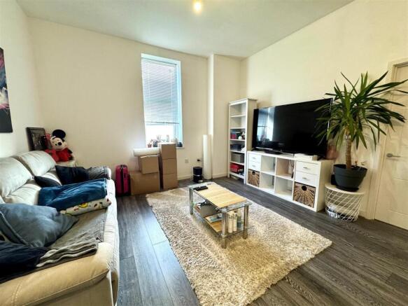 Living Room pic  2.jpeg