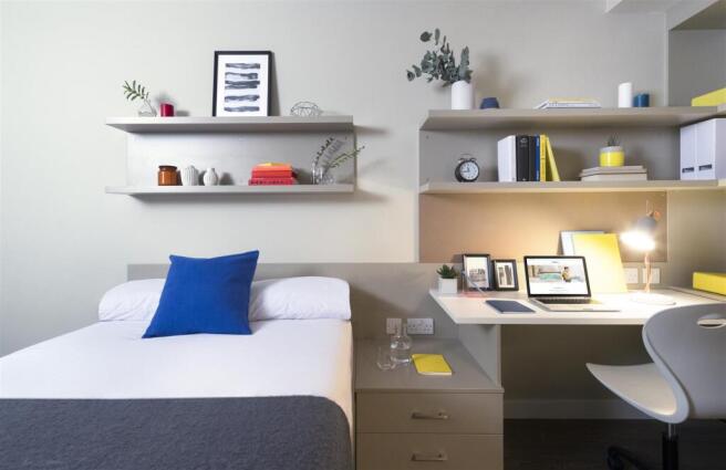 UrbSt_Melbourne_room_ dressed bed and desk area.jp