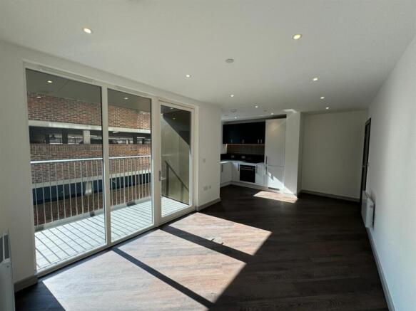 Living room pic 4.jpg