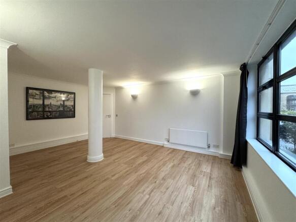 Living area pic 8.jpeg