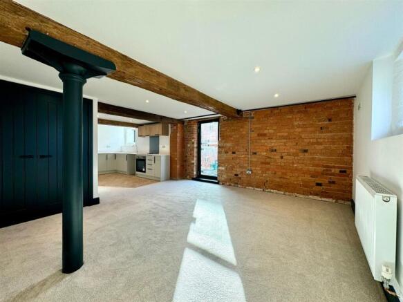 Living area pic 5.jpeg