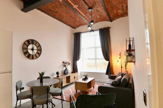 Living room pic 4.jpeg