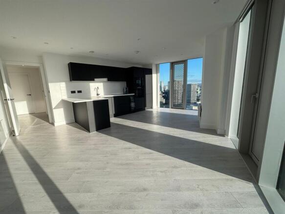 Open plan lounge/kitchen