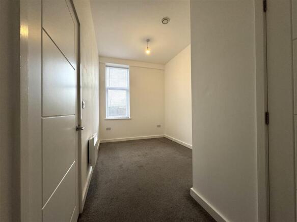 Bedroom 1 Pic 1.jpeg