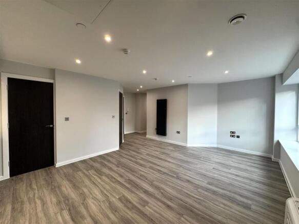 Living room pic 4.jpeg