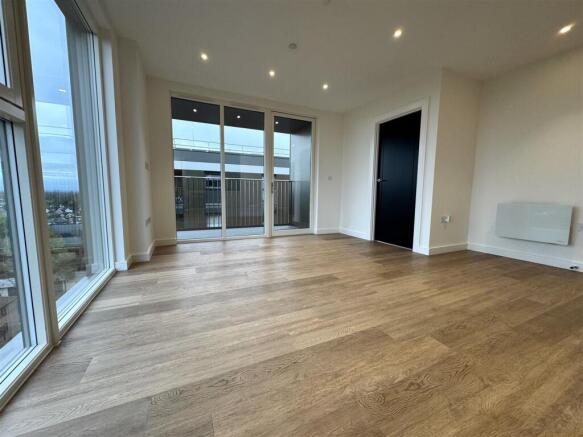 Living Room pic 1.jpeg