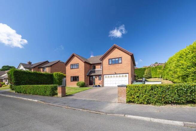 11 Manor Drive