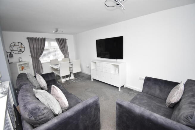 LOUNGE/DINING