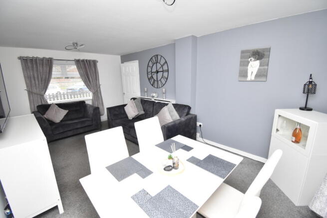 LOUNGE/DINING
