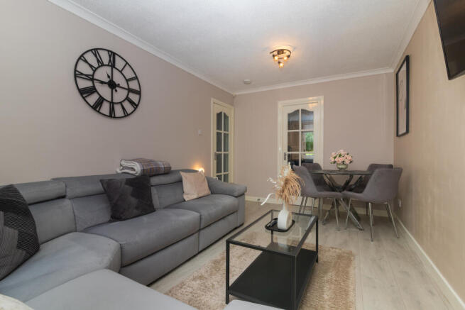 24 south park drive Paisley L-9