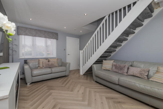 20 castle gardens pa2 9rb 3L-3