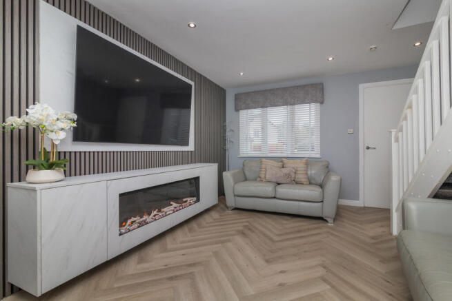 20 castle gardens pa2 9rb 3L-4