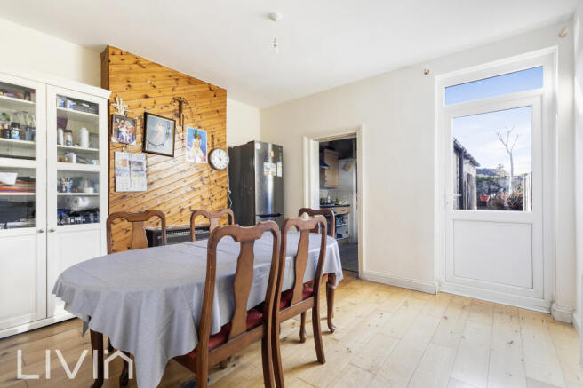 PEMDEVON ROAD 143 - (3)