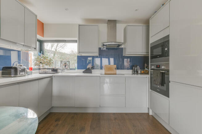 Flat 3, Robina Court, SM6 - 16