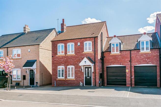 22 Ella Drive2.jpg