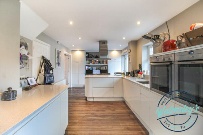 Kitchen dining room