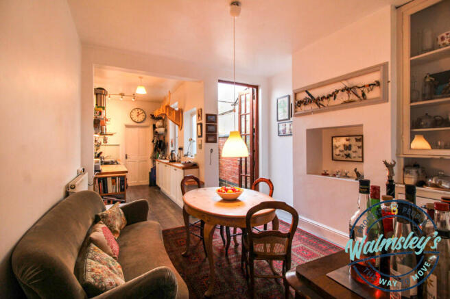 Open plan dining & kitchen