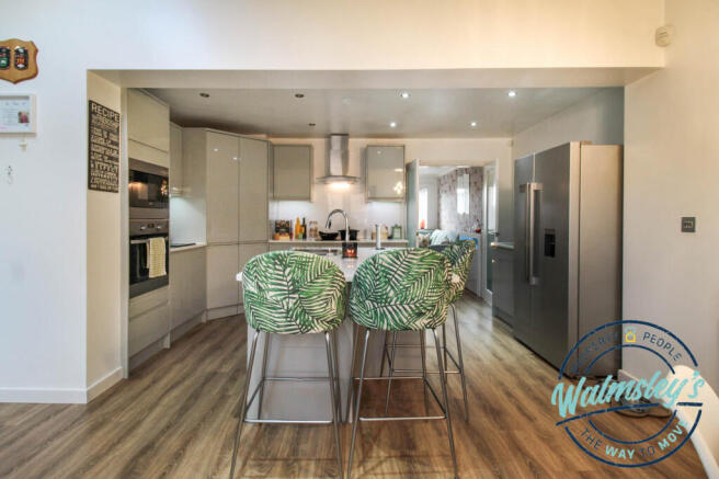 Kitchen dining family row