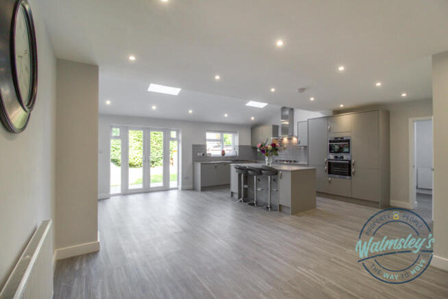 What space to entertain and enjoy!