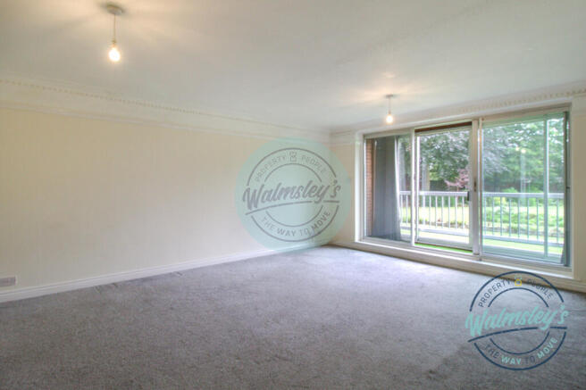 Sitting room with balcony