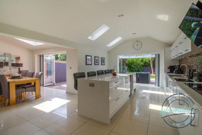 South facing kitchen dining & family room
