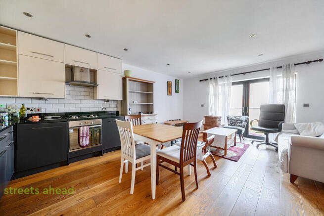 f7c77631-7b5a-437...