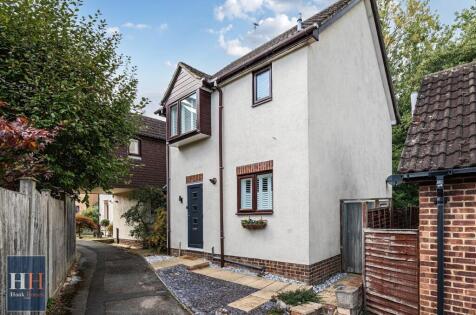 Nursery Close, Hook, Hampshire, RG27