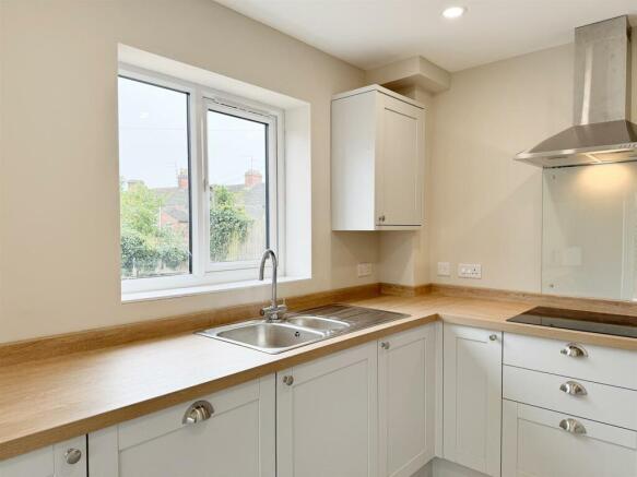 6A Staion Rd Desborough-41.jpg