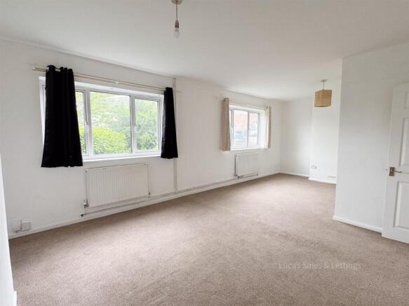 2 Elizabeth Rd Rothwell-11.jpg