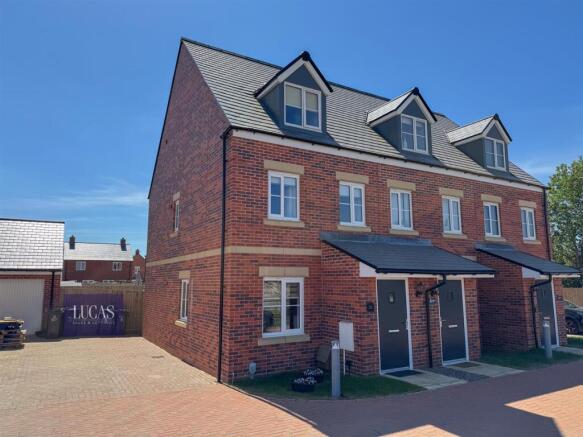 6 Gatekeeper Rd Rothwell.jpg