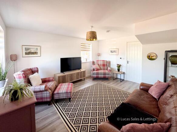 6 Gatekeeper Rd Rothwell-03.jpg