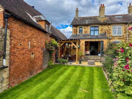 Queen Eleanor Road, Geddington, Kettering