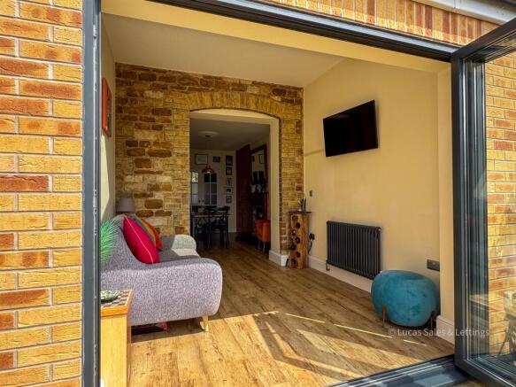 25 Queen Eleanor Rd Geddington-04.jpg