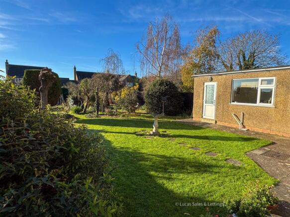 86 Harborough Rd Desborough-18.jpg